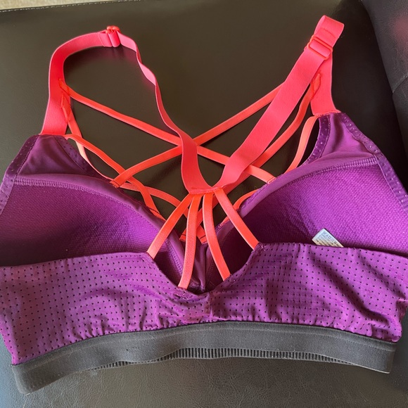 Victoria's Secret • Purple Orange
Sports Bra - Picture 5 of 6